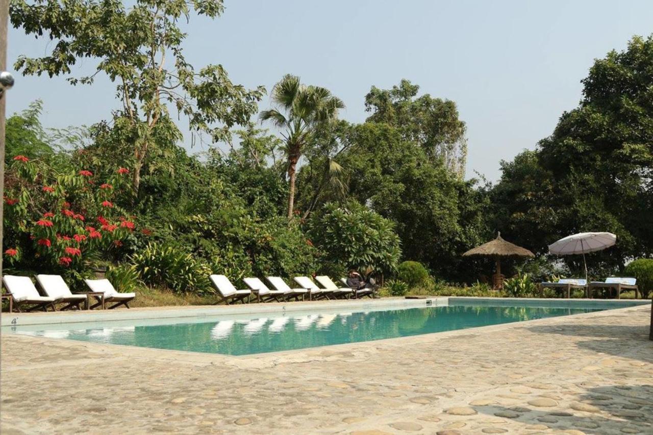 Tiger Tops Tharu Lodge Chitwan Exterior foto